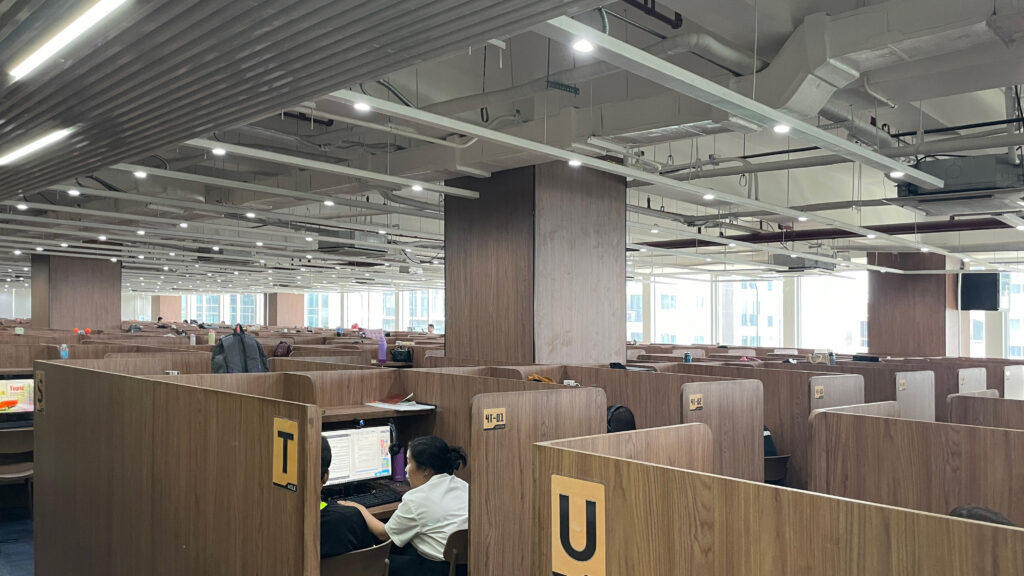 200ブースくらいあるのかな?ここで英会話をします