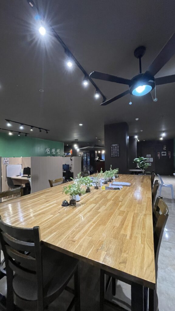 授業が終わった後の夜も夜中12時まで自習室として使える