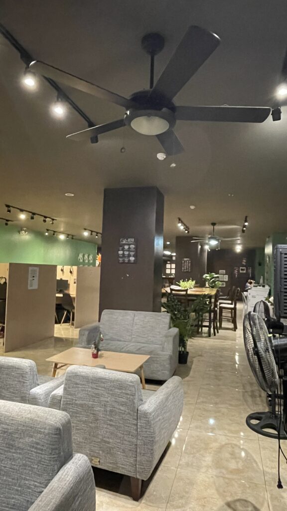 昼間は写真撮る暇がなく夜の写真ばかり