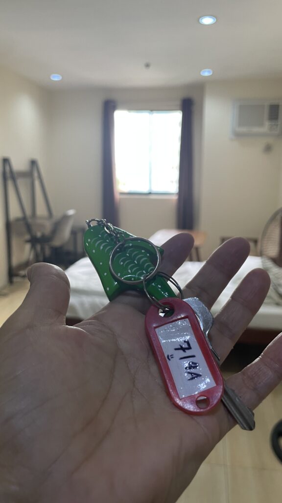 出る時（キーホルダーはモアルボアルに行ってもらったもの）